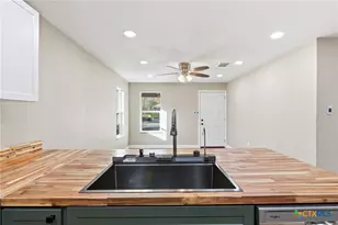 127 Roosevelt Dr, Seguin, TX 78155 - Photo 12