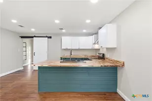 127 Roosevelt Dr, Seguin, TX 78155 - Photo 8