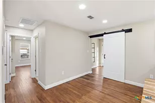 127 Roosevelt Dr, Seguin, TX 78155 - Photo 12