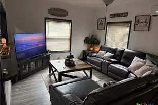 202 Clark St, Yoakum, TX 77995 - Photo 4