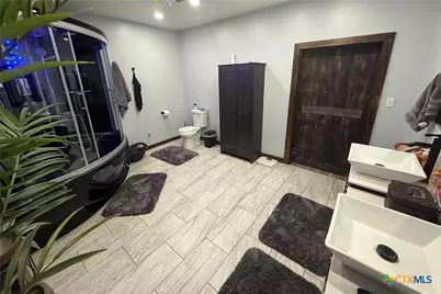 202 Clark Street, Yoakum, TX 77995 - Photo 8