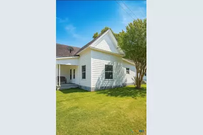 202 Clark Street, Yoakum, TX 77995 - Photo 14