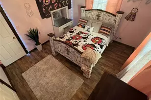 202 Clark St, Yoakum, TX 77995 - Photo 10