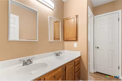 313 Ridge Crest Drive, Seguin, TX 78155 - Photo 14