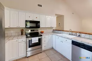 445 Scenic Hills Dr, Canyon Lake, TX 78133 - Photo 10