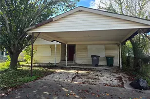 1807 N Wheeler St, Victoria, TX 77901 - Photo 2