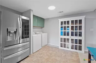 1013 N Colorado St, Lockhart, TX 78644 - Photo 20