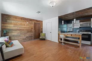 1013 N Colorado St, Lockhart, TX 78644 - Photo 18