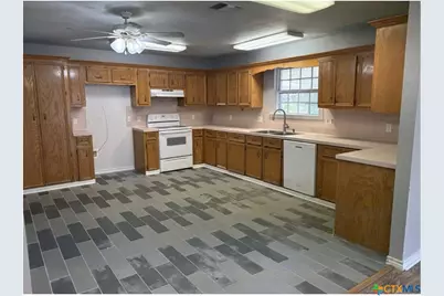 182 Oak Terrace, Seguin, TX 78155 - Photo 2