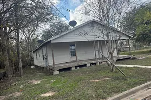 507 King St, Cuero, TX 77954 - Photo 2