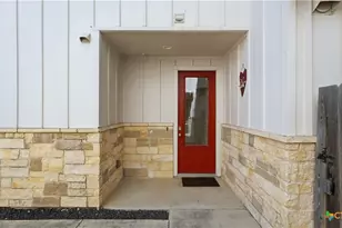 223 Sapphire Dr, New Braunfels, TX 78130 - Photo 2