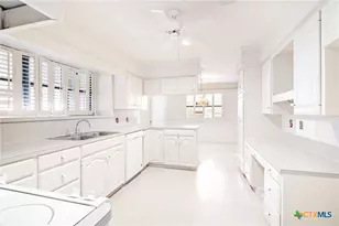 603 Suzanne St, Edna, TX 77957 - Photo 16