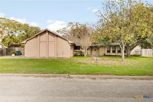 603 Suzanne St, Edna, TX 77957 - Photo 2