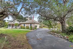 24930 Cedar Creek Dr, New Braunfels, TX 78132 - Photo 2