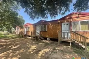 1104 Rorem Ave, Palacios, TX 77465 - Photo 2