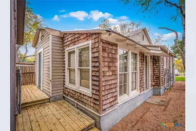 533 W Bridge Street, New Braunfels, TX 78130 - Photo 32