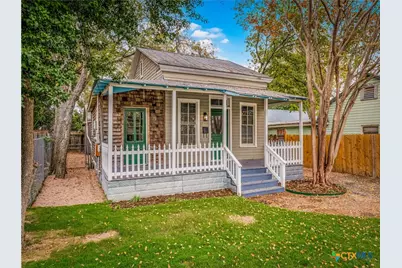 533 W Bridge Street, New Braunfels, TX 78130 - Photo 2