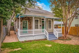 533 W Bridge St, New Braunfels, TX 78130 - Photo 2