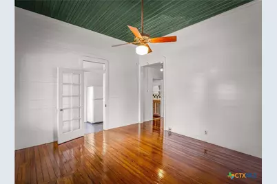 533 W Bridge Street, New Braunfels, TX 78130 - Photo 12