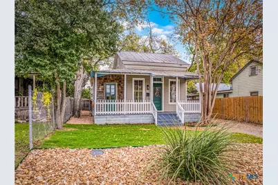 533 W Bridge Street, New Braunfels, TX 78130 - Photo 1