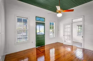 533 W Bridge St, New Braunfels, TX 78130 - Photo 6