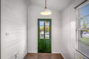 533 W Bridge St, New Braunfels, TX 78130 - Photo 10