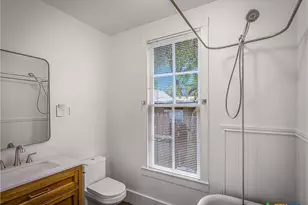 533 W Bridge St, New Braunfels, TX 78130 - Photo 16