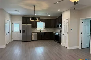 205 Haller St, Yoakum, TX 77995 - Photo 4