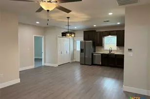 205 Haller St, Yoakum, TX 77995 - Photo 6