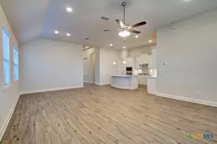 732 Navarro St, New Braunfels, TX 78132 - Photo 8