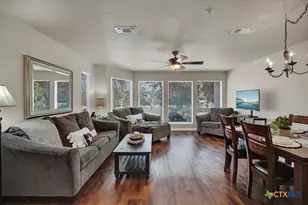 730 E Mather St, New Braunfels, TX 78130 - Photo 2