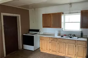 206 W 2nd Ave, Nixon, TX 78140 - Photo 4