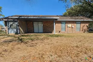 705 3rd St, Cuero, TX 77954 - Photo 2