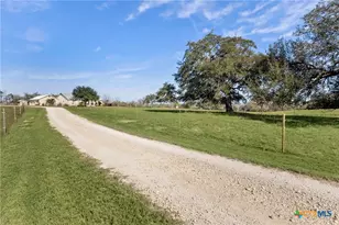 2419 Eden Rd, Seguin, TX 78155 - Photo 28