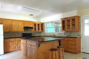 212 E Rosemary Dr, Seguin, TX 78155 - Photo 6