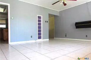 212 E Rosemary Dr, Seguin, TX 78155 - Photo 4