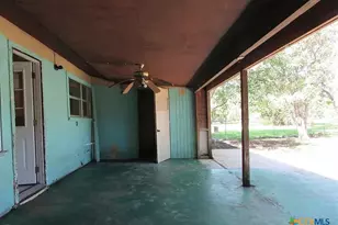 212 E Rosemary Dr, Seguin, TX 78155 - Photo 18