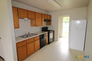 704 N 4th St, Copperas Cove, TX 76522 - Photo 2