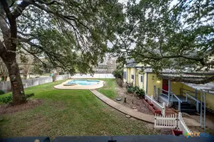 407 Robinson St, Edna, TX 77957 - Photo 36