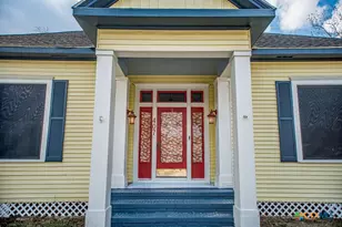 407 Robinson St, Edna, TX 77957 - Photo 2