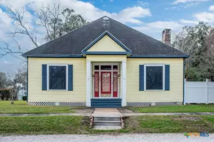 407 Robinson St, Edna, TX 77957 - Photo 1