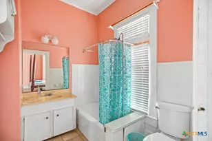 407 Robinson St, Edna, TX 77957 - Photo 26