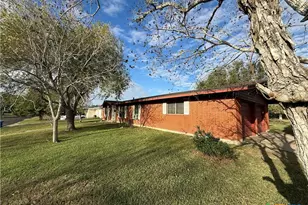 2301 McPherson Dr, Port Lavaca, TX 77979 - Photo 2