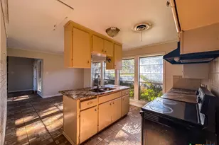 902 Joplin, Victoria, TX 77904 - Photo 18