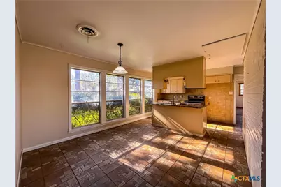 902 Joplin, Victoria, TX 77904 - Photo 16