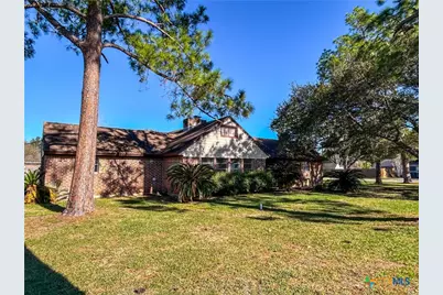 902 Joplin, Victoria, TX 77904 - Photo 2