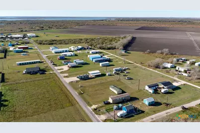 1306 W Ben Tindall Avenue, Seadrift, TX 77983 - Photo 16