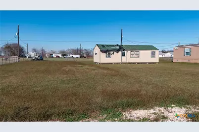 1306 W Ben Tindall Avenue, Seadrift, TX 77983 - Photo 4