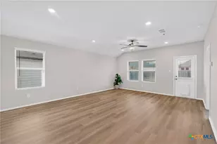 941 Armadillo Dr, Seguin, TX 78155 - Photo 4