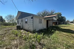 110 Hollis Ln, Gatesville, TX 76528 - Photo 2